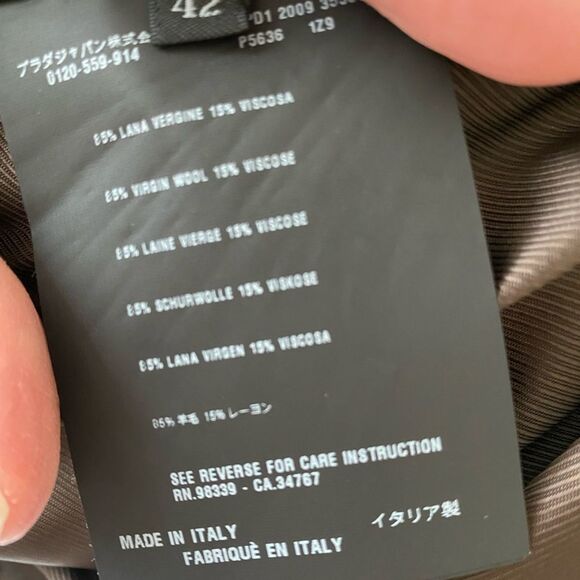 Authentic Prada boucle cap sleeve jacket - Picture 5 of 5